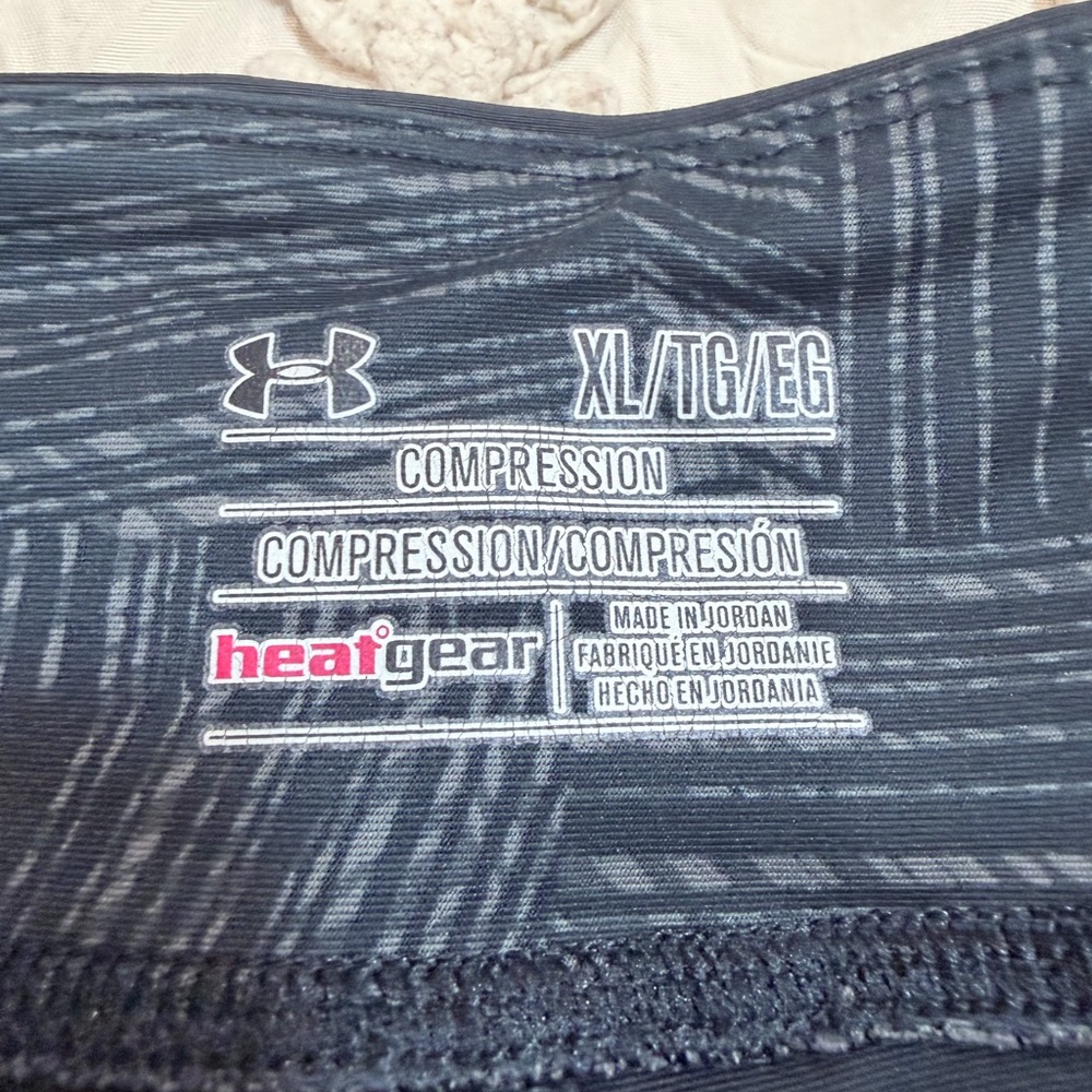 Under Armour Black Capri Workout Leggings - Picture 7 of 7
